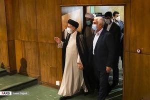 ورود آیت‌الله سید ابراهیم رئیسی به نشست صمیمانه با اساتید دانشگاه‌های کشور در دانشگاه تهران