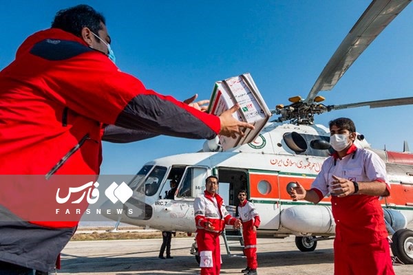 امدادرسانی هلال احمر به سیل زدگان لامرد فارس