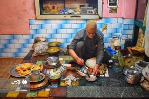 هریسا یک غذای گوشت گوسفندی اصیل و سنتی است که با شروع فصل زمستان در شهر سرینگر کشمیرطبخ می شود
