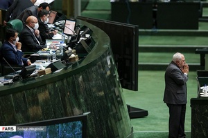  دکتر محمدجواد ظریف وزیر امور خارجه حین سخنرانی در جلسه علنی مجلس /۱۵ تیر ۹۹