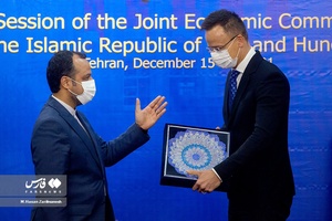 هدیه احسان خاندوزی وزیر اقتصاد و دارایی به  پیتر سیارتو وزیر امور خارجه و تجارت مجارستان   