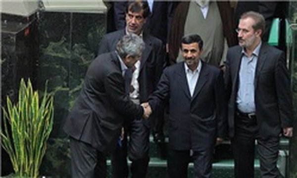 احمدی نژاد در صحن مجلس