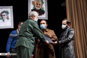 تجلیل از فرزندان شهید هسته‌ای محسن فخری‌زاده در آیین بزرگداشت روز دانشجو در دانشگاه تهران
