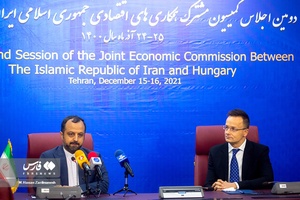 پیتر سیارتو وزیر امور خارجه و تجارت مجارستان و احسان خاندوزی وزیر اقتصاد و دارایی  در دومين اجلاس كميسيون مشترك  اقتصادی  ايران و مجارستان