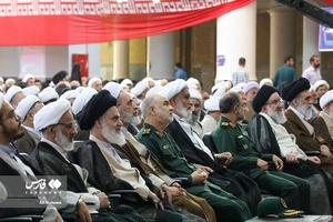 حضور جمعی از حوزوی و فرماندهان نظامی در تجمع طلاب قم علیه اغتشاشگران