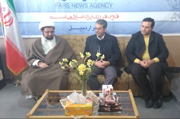 ایستاده در غبار