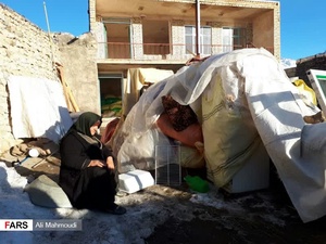 تلاش مردم و نیروهای جهادی برای بازسازی مناطق زلزله زده خوی
