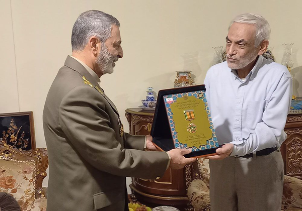 سرلشکر موسوی نشان فداکاری