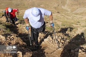 صعود محمد سعید حق پرست اردکانی به قله سه هزار و ۷۵۶ متری رُنج سپیدان استان فارس