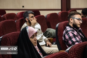 شرکت کنندگان حاضر در رویداد "کنشگری توئیکس" در حال توجه به سخنان مربیان هستند