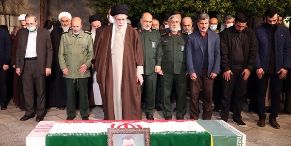  اقامه نماز رهبر انقلاب بر پیکر سردار شهید سید رضی موسوی