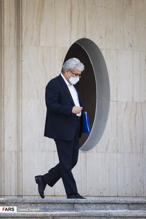 سورنا ستاری معاون علمی و فناوری رئیس جمهور در حاشیه جلسه هیأت وزیران / 17 دی ۹۹