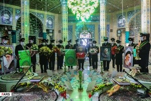 ادای احترام به شهدا در مراسم تعویض پرچم  مسجد مقدس جمکران