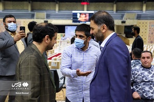 کمک مؤمنانه قهرمانان کشتی 