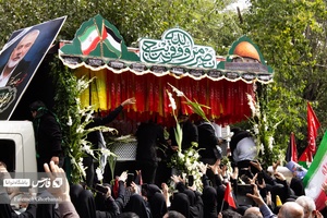 تشیع پیکر  اسماعیل هنیه در خیابان انقلاب با حضور تعداد بیشماری از مردم صبح امروز برگزار شد