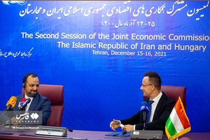 پیتر سیارتو وزیر امور خارجه و تجارت مجارستان و احسان خاندوزی وزیر اقتصاد و دارایی  در دومين اجلاس كميسيون مشترك  اقتصادی  ايران و مجارستان