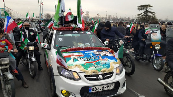 تزیین خاص خودرو در دهه فجر تهران