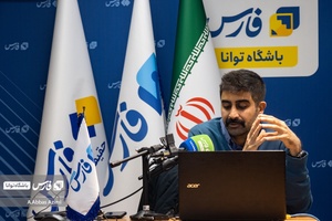 سید هانی هاشمی مدرس "اوسینت و مینیمال نویسی" در حال تدریس مباحث در رویداد "کنشگری توئیکس" است