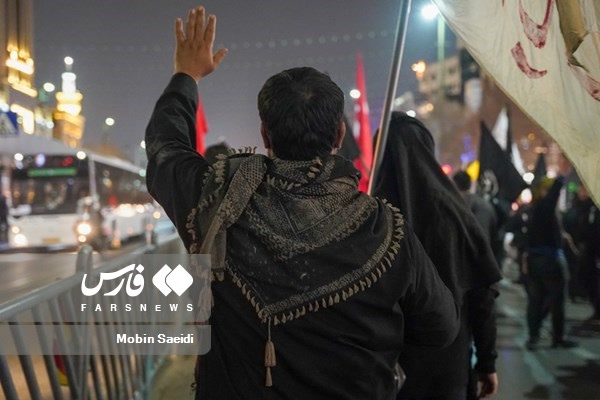 زائران پیاده به حرم مولای خود رسیدند