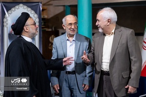 از راست: محمدجواد ظریف، سردرا حسین علایی و سیدمحمدعلی ابطحی در نشست «فلسطین در سیره نظری و عملی امام (ره) »