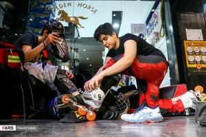  آماده شدن  بازیکنان  برای شروع تمرین در اردوی تیم ملی اسکیت 