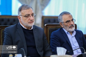 علیرضا زاکانی شهردار تهران در امضای تفاهم نامه ساخت ورزشگاه جدید در تهران