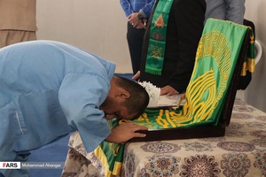 کاروان زیر سایه خورشید در کمپ ترک اعتیاد