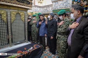   طواف پیکر مطهر مادر شهیدان کارکوب زاده در  امامزاده علی بن جعفر(ع) قم