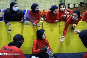 بازی هاکی در 4تایم 10 دقیقه ای انجام می شود./ استراحت 10 دقیقه اول , سوم، یک دقیقه و استراحت بعد از ده دقیقه دوم، پنج دقیقه است.
