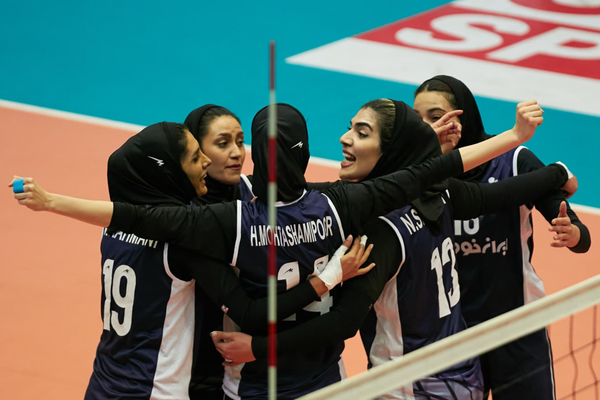 والیبال بانوان پیکان