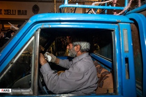 پخش ماسک توسط بسیجیان جنوب شهر تهران