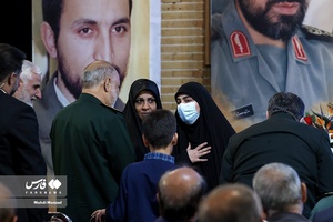 حضور زینب سلیمانی فرزند شهید سپهبد حاج قاسم سلیمانی در دومین سالگرد شهادت سردار سیدمحمدحجازی