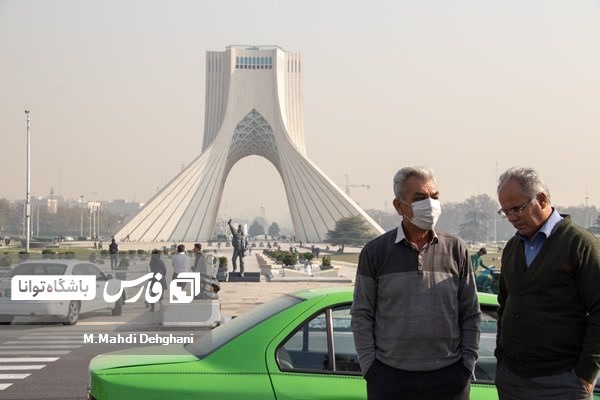 ماسک زدن اقشار مختلف مردم به دلیل آلودگی هوای تهران