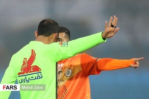 گزارش تصویری از دیدار تیم‌های پیکان و سایپا 