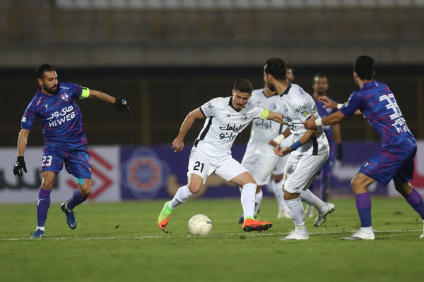 استقلال و هوادار، هوادار و استقلال