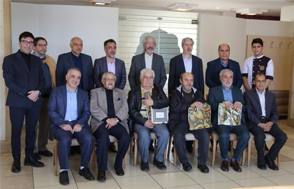 ر نشست صمیمی با هنرمندان پیشکسوت تئاتر در تبریز