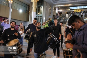 دسته های عزاداری در برج میلاد تهران برای همدردی با مردم آبادان در پی حادثه ریزش ساختمان متروپل