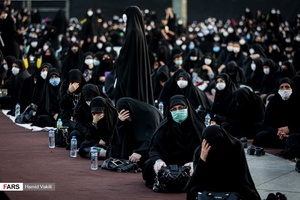 در حاشیه مراسم خیمه سوزان غروب عاشورا در میدان امام حسین(ع)