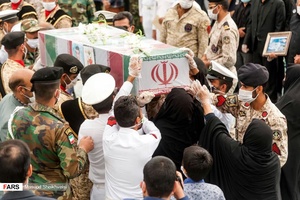 پیکر مطهر دو شهید ناوچه کنارک در زاهدان تشییع شدند