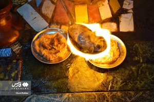 هریسا یک غذای گوشت گوسفندی اصیل و سنتی است که با شروع فصل زمستان در شهر سرینگر کشمیرطبخ می شود