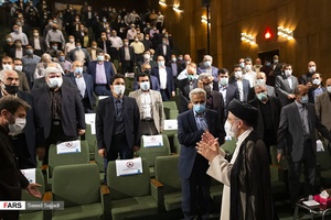 ورود آیت‌الله سید ابراهیم رئیسی به نشست صمیمانه با اساتید دانشگاه‌های کشور در دانشگاه تهران