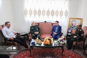 دیدارسردار سرلشکر حسین سلامی فرمانده کل سپاه به همراه سردار سرتیپ دوم پاسدار ابوالقاسم شریفی مسئول ایثارگران سپاه با خانواده سردار شهید محمد بروجردی