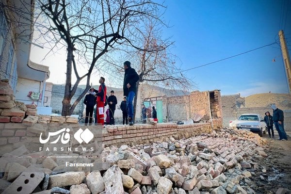 امدادرسانی هلال احمر به زلزله زدگان خوی