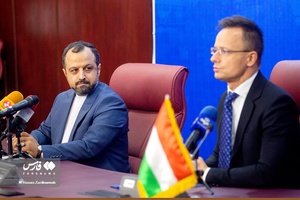 پیتر سیارتو وزیر امور خارجه و تجارت مجارستان و احسان خاندوزی وزیر اقتصاد و دارایی  در دومين اجلاس كميسيون مشترك  اقتصادی  ايران و مجارستان