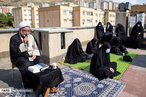 قرائت زیارت اربعین در پشت بام منازل/ شهرک شهید محلاتی