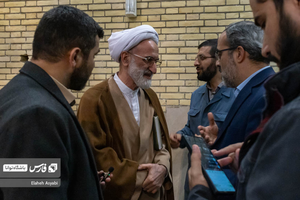 حجت‌الاسلام والمسلمین «یوسفی»، رئیس مرکز راهبری اقتصاد مقاومتی حوزه علمیه قم با «روح‌الله ایزدخواه» نماینده مجلس گفت‌وگو می‌کند.