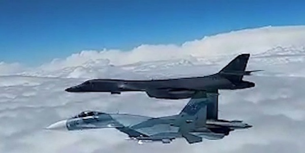 جنگنده روسیه بمب افکن آمریکا