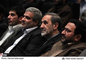 ازراست:حمیدرضا مقدم فر،علی اکبر ولایتی و مجید قلی زاده در مراسم آغاز به کار خبرگزاری «تسنیم» 