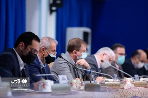 نشست آیت‌الله سید ابراهیم رئیسی، رئیس‌جمهور با تیم اقتصادی دولت و مدیران عامل بانک‌های خصوصی و دولتی