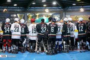 تصویر پشت لباس  بازیکنان اینلاین هاکی آقایان در  اردوی تیم ملی اسکیت جوانان 